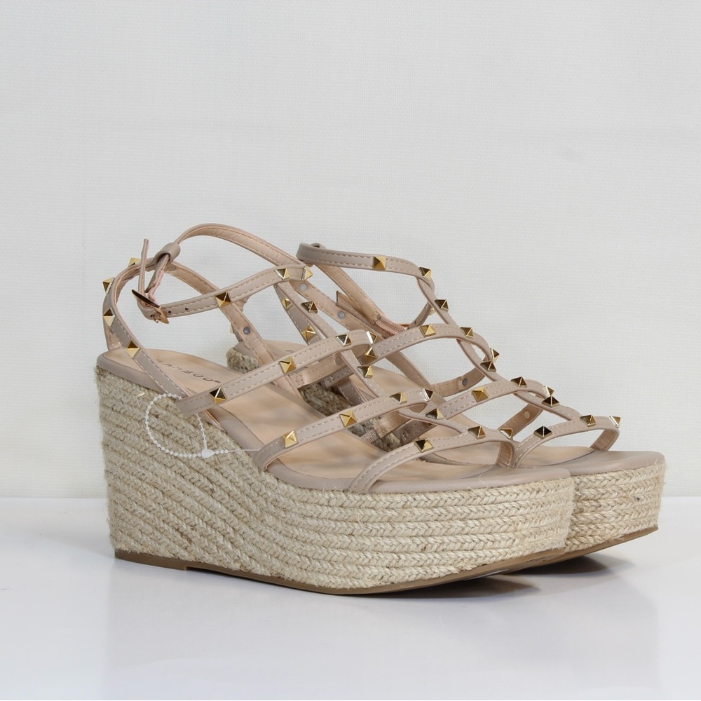Bamboo Tan Strappy Espadrille Platform Studded Gladiator Sandals NWOT